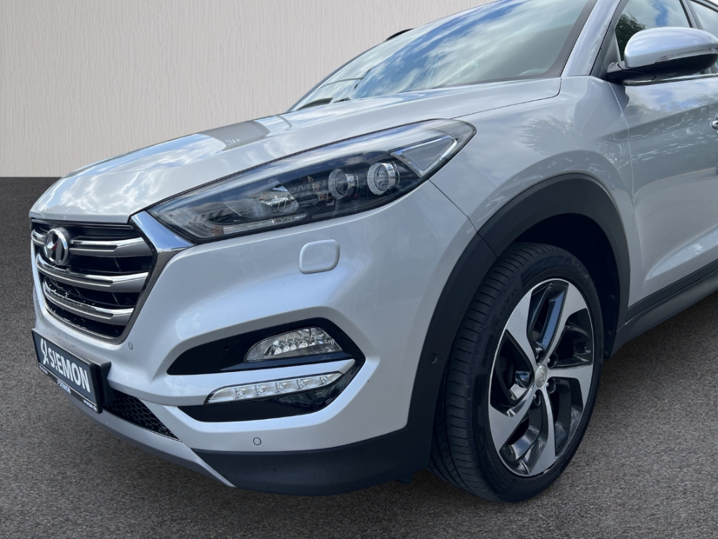 Fahrzeugabbildung Hyundai TUCSON 2.0 CRDi 4WD R-Kam SHZ LHZ Pano LED Leder