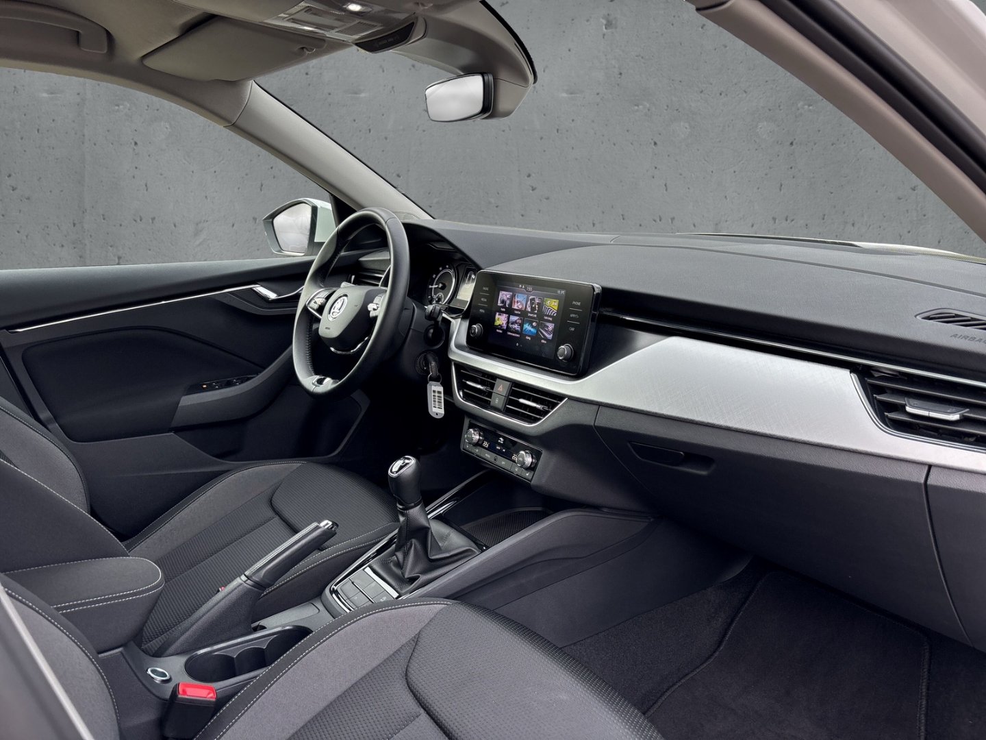 Fahrzeugabbildung SKODA Kamiq Ambition 1.0 TSI TOUR Klima SZH PDC LM17