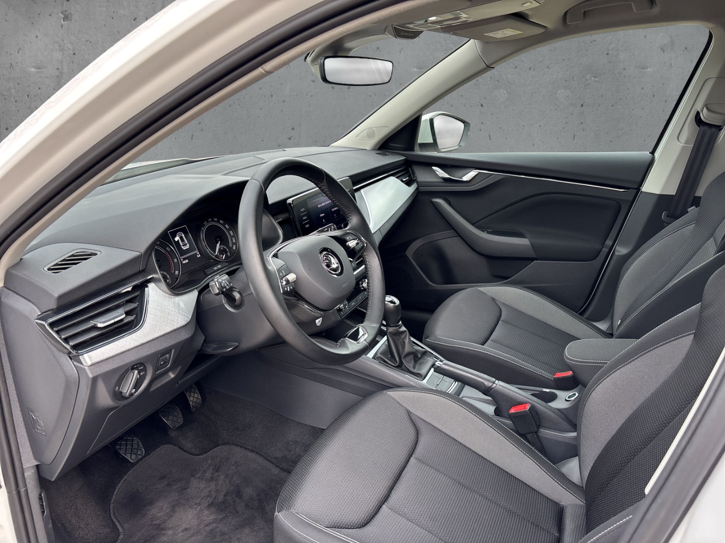 Fahrzeugabbildung SKODA Kamiq Ambition 1.0 TSI TOUR Klima SZH PDC LM17