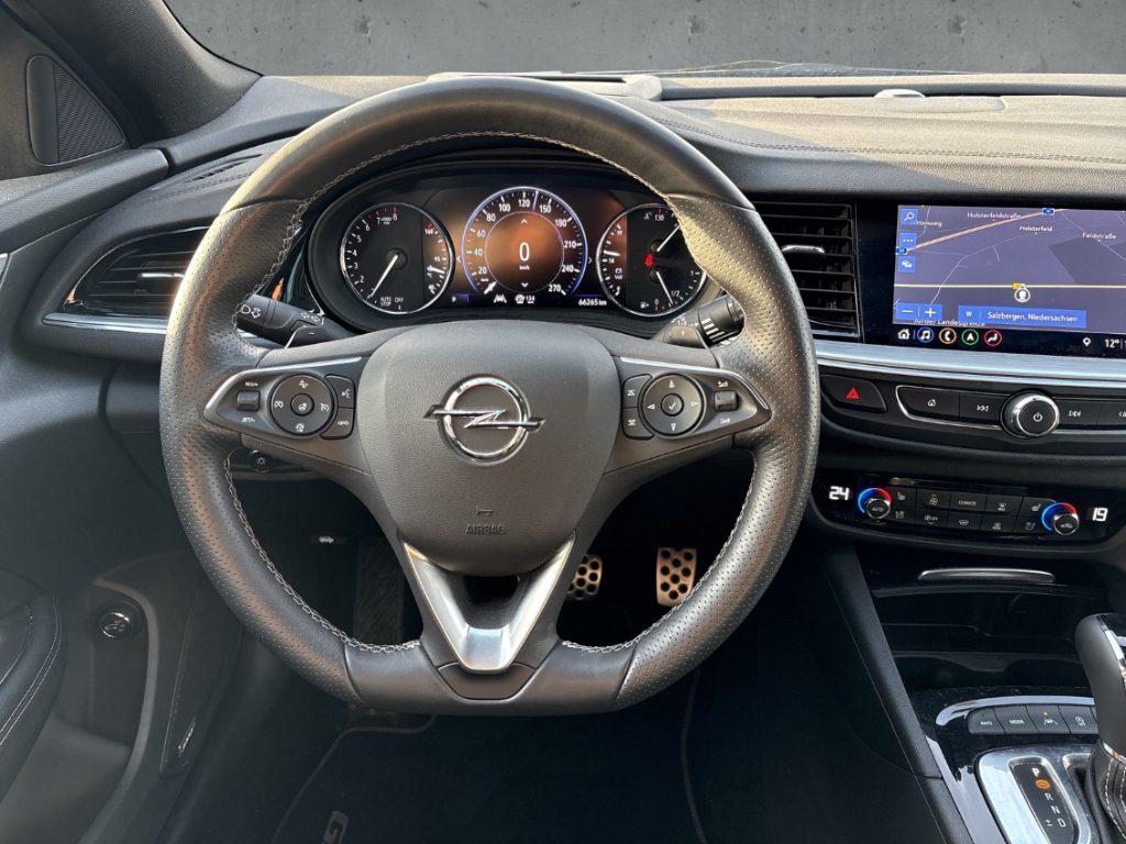 Fahrzeugabbildung Opel Insignia B Sports Tourer 2.0 4x4 GSi HUD AHK Pano