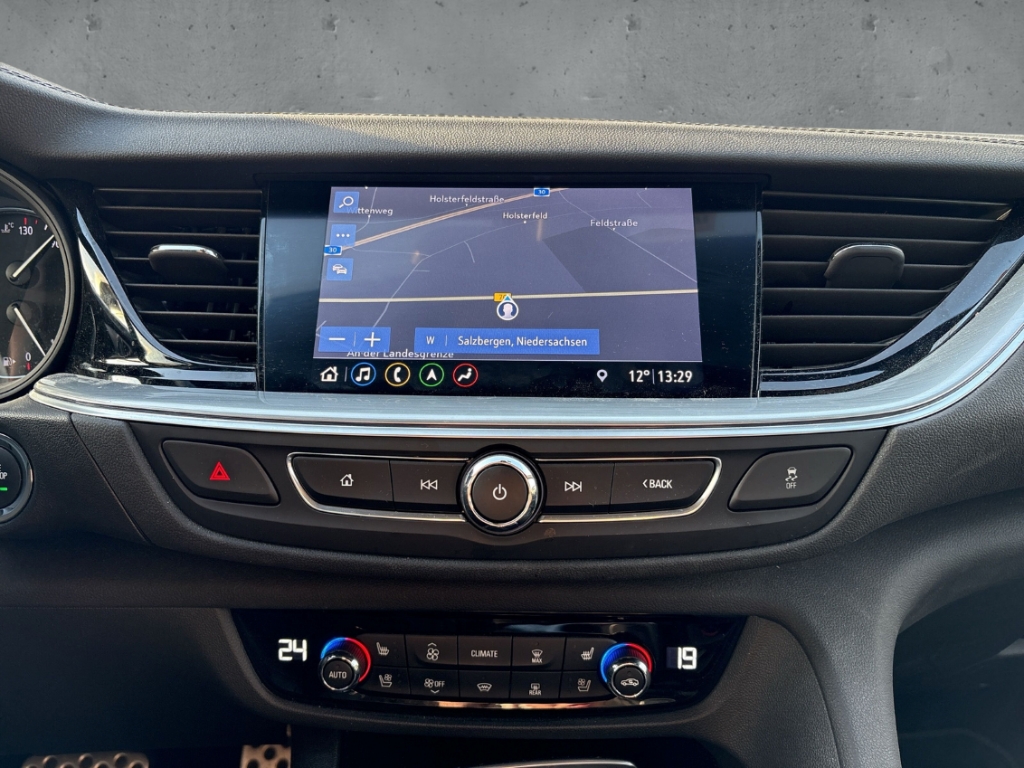 Fahrzeugabbildung Opel Insignia B Sports Tourer 2.0 4x4 GSi HUD AHK Pano