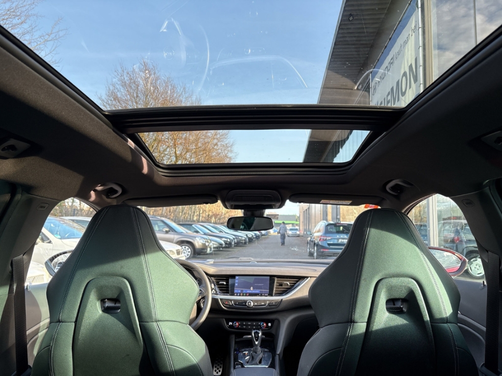 Fahrzeugabbildung Opel Insignia B Sports Tourer 2.0 4x4 GSi HUD AHK Pano