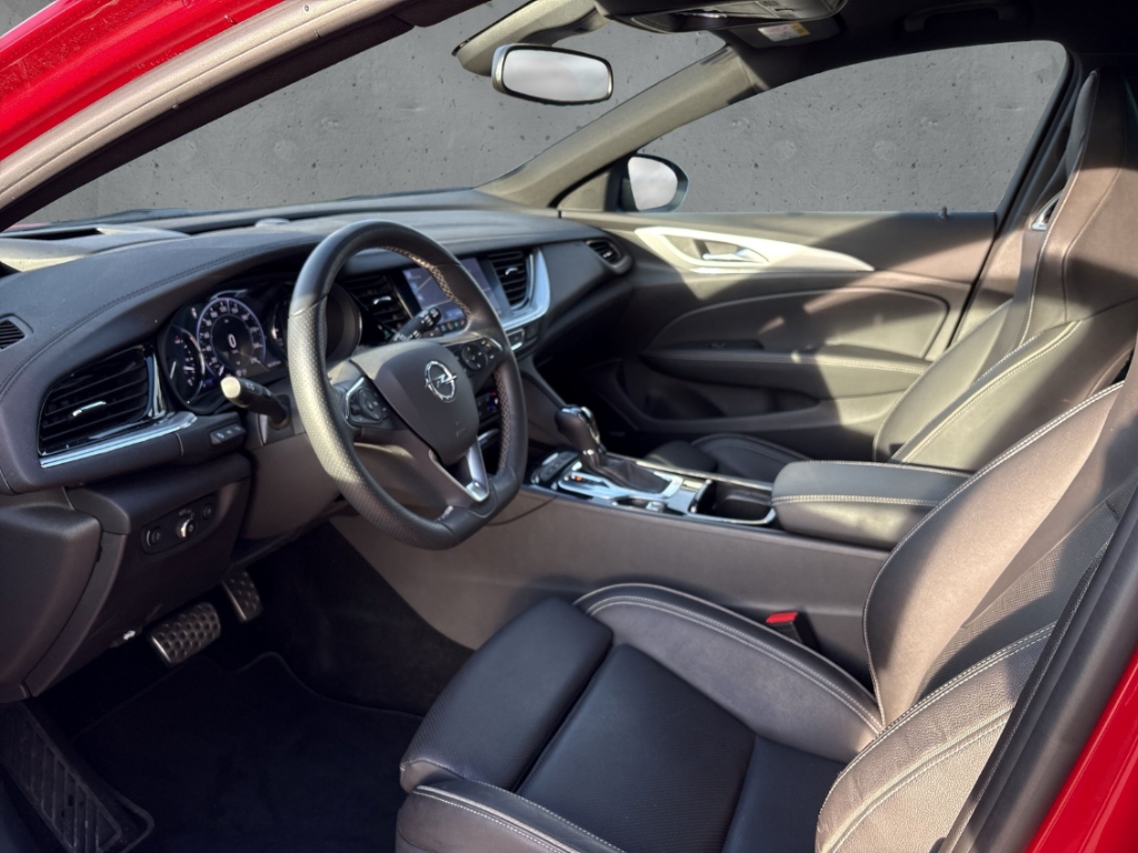 Fahrzeugabbildung Opel Insignia B Sports Tourer 2.0 4x4 GSi HUD AHK Pano