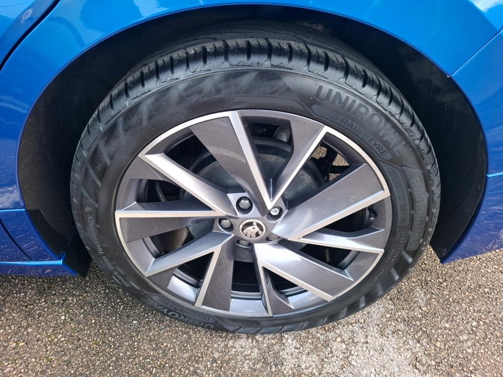 Fahrzeugabbildung SKODA Enyaq iV 60 Sportline AHK MatrLED Nav LHZ Kamera