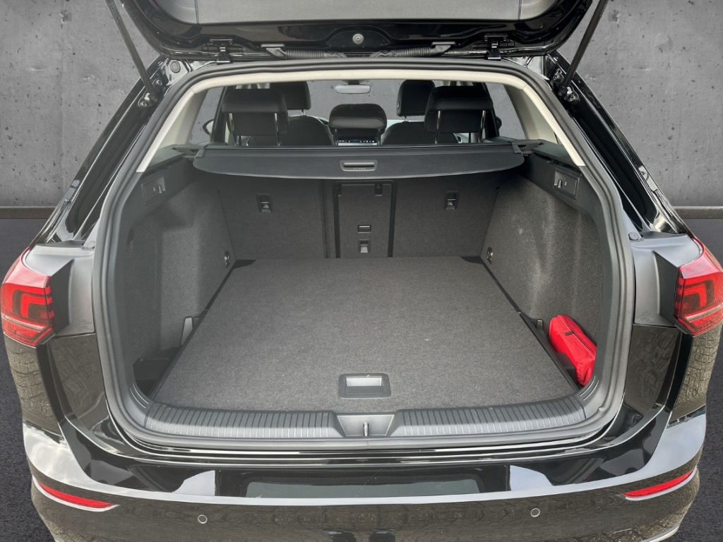 Fahrzeugabbildung Volkswagen Golf Variant 1.5 eTSI DSG Goal AHK ACC SHZ R-Kam