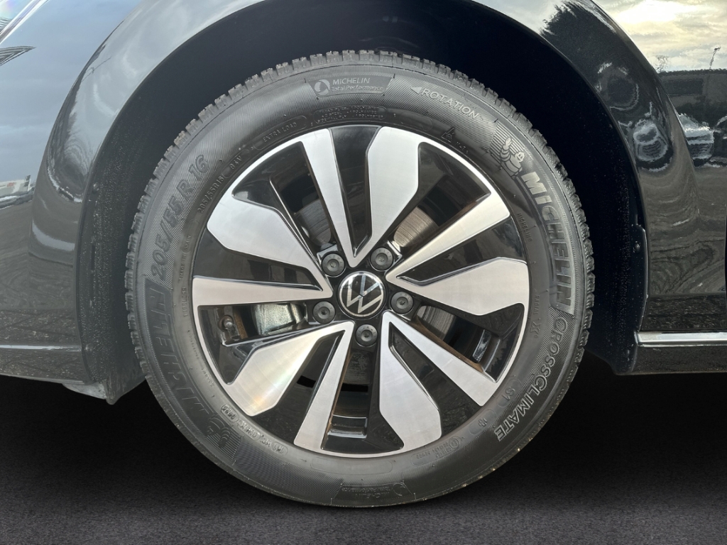 Fahrzeugabbildung Volkswagen Golf Variant 1.5 eTSI DSG Goal AHK ACC SHZ R-Kam