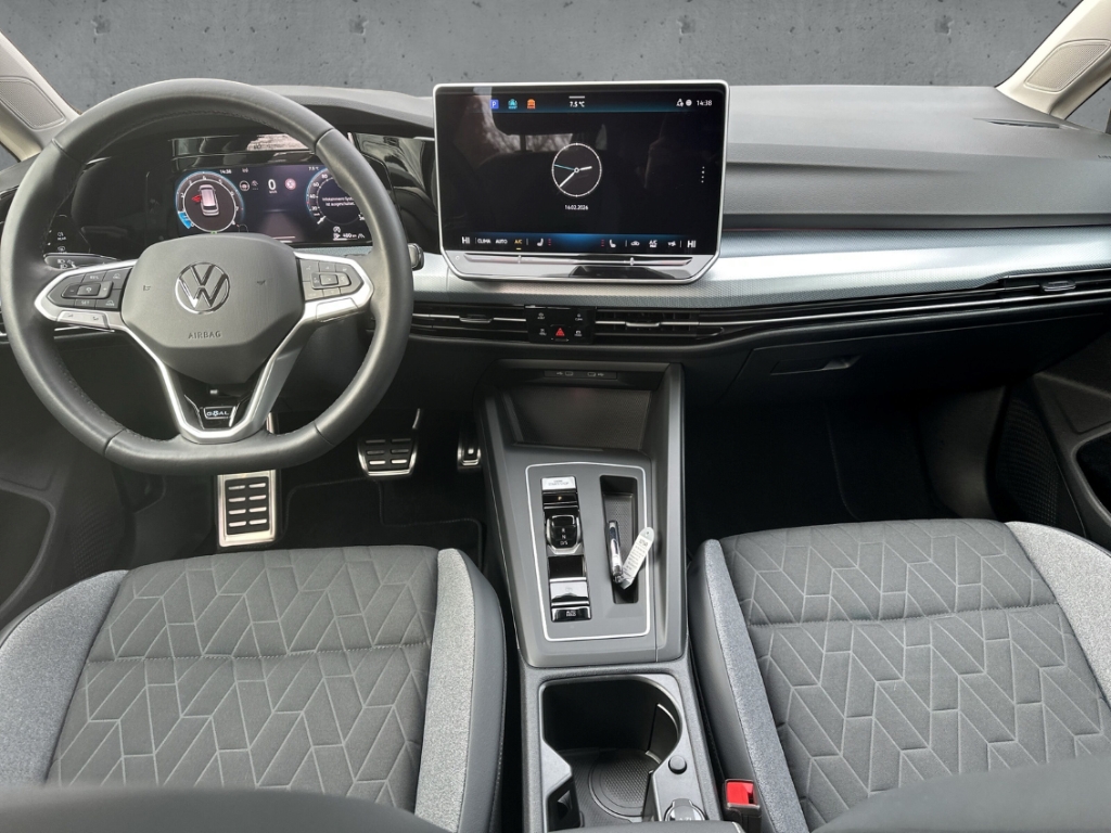 Fahrzeugabbildung Volkswagen Golf Variant 1.5 eTSI DSG Goal AHK ACC SHZ R-Kam