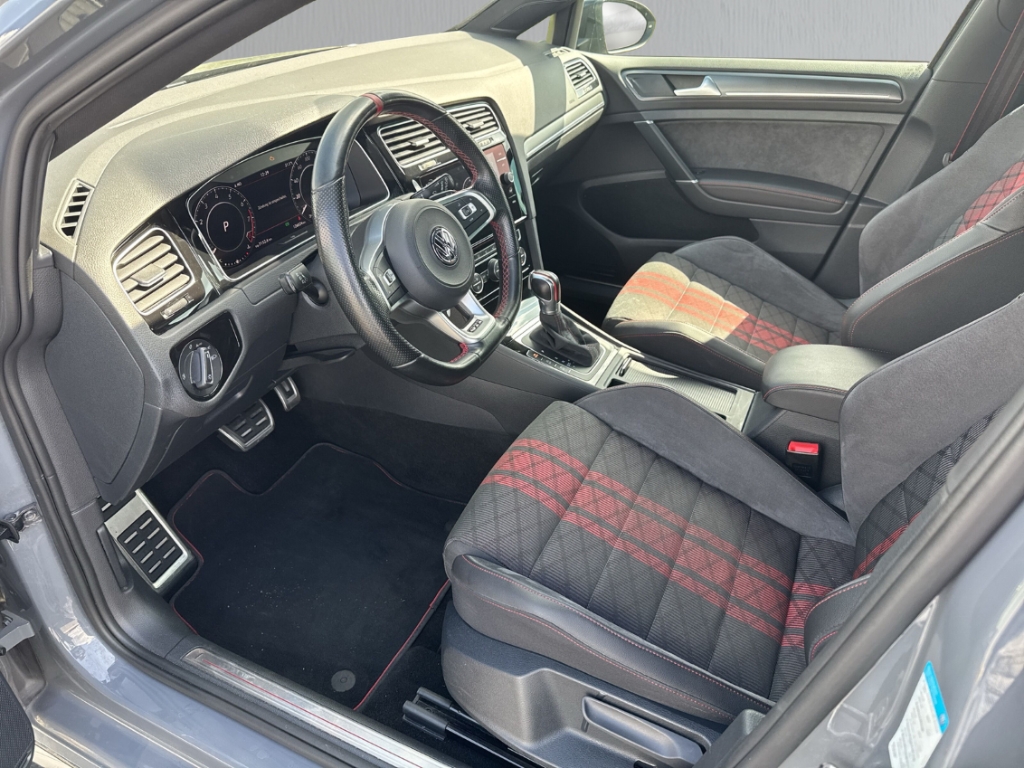 Fahrzeugabbildung Volkswagen Golf VII GTI TCR 2-Zonen-Klimaaut. LED Sportsitz