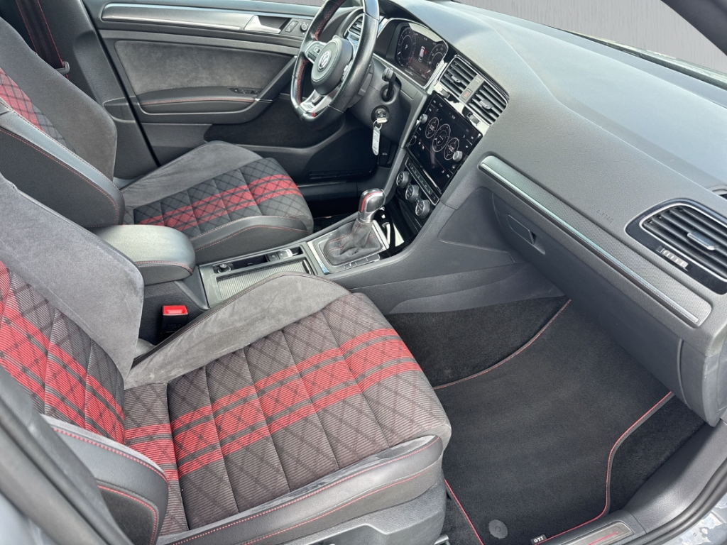 Fahrzeugabbildung Volkswagen Golf VII GTI TCR 2-Zonen-Klimaaut. LED Sportsitz