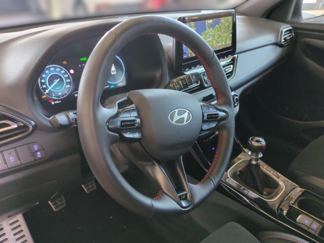 Fahrzeugabbildung Hyundai i30 FL 5trg 1.5 T-GDI 48V MT N-Line Sitz-P. Panorama Sportpaket Navi