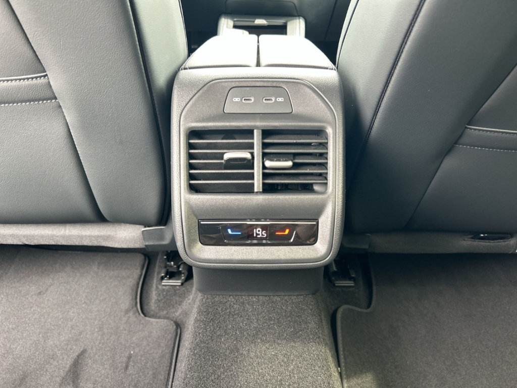 Fahrzeugabbildung Volkswagen Passat Variant 2.0 TDI DSG Elegance AHK NAVI WKR
