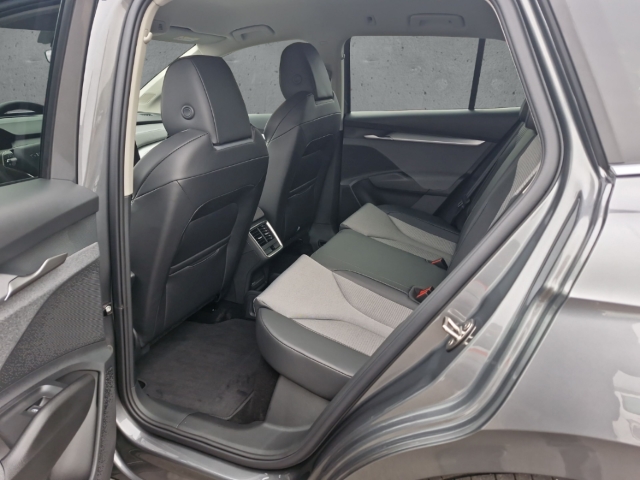 Fahrzeugabbildung SKODA Enyaq iV 60 LOFT Navi LED PDC Kamera Wärmep.