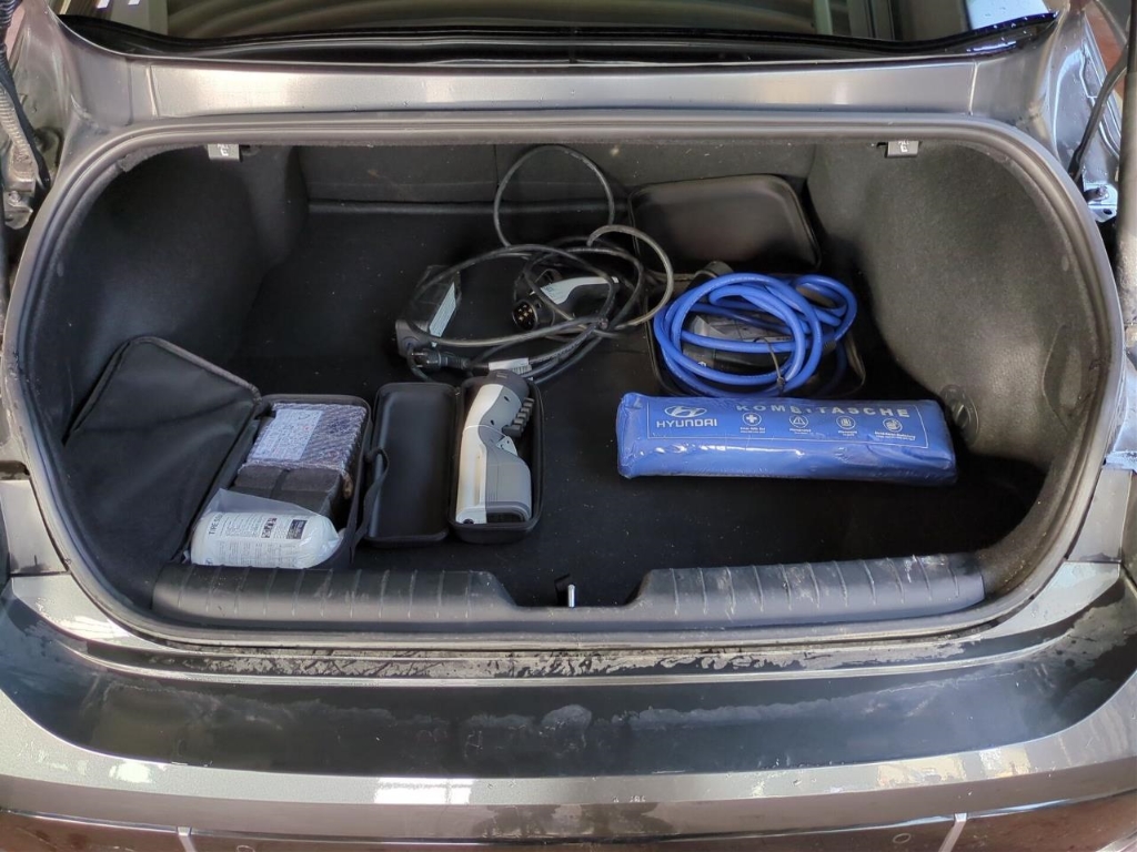 Fahrzeugabbildung Hyundai IONIQ 6 77,4kWh 4WD UNIQ Digi-Spiegel HUD Navi Digitales Cockpit Memory Sitze Soundsystem Bose