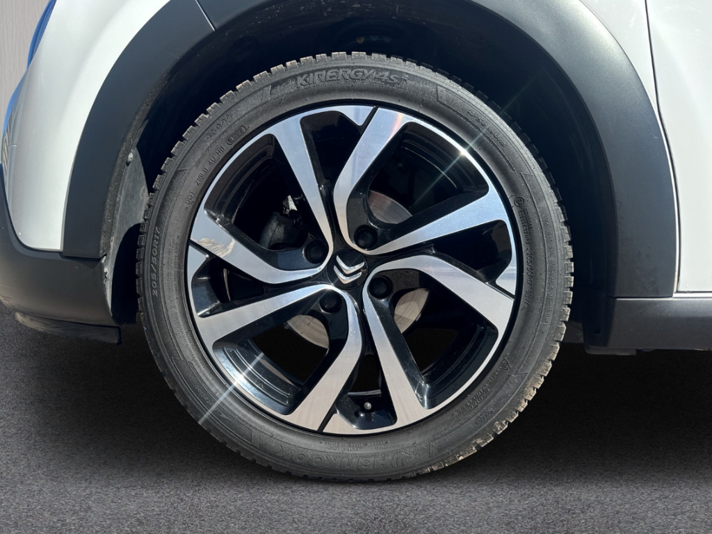 Fahrzeugabbildung Citroen C3 1.2 Puretech 110 AT Elle 1.Hand LED NAVI RKam SHZ PDC Allwetter