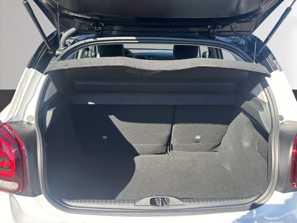 Fahrzeugabbildung Citroen C3 1.2 Puretech 110 AT Elle 1.Hand LED NAVI RKam SHZ PDC Allwetter