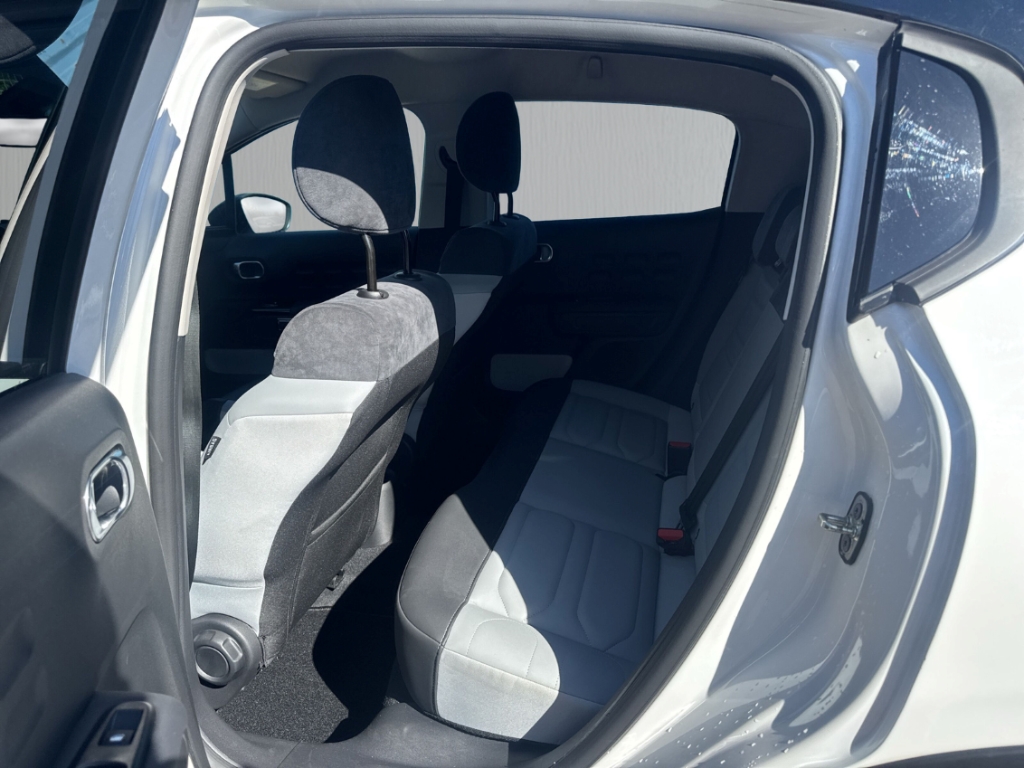 Fahrzeugabbildung Citroen C3 1.2 Puretech 110 AT Elle 1.Hand LED NAVI RKam SHZ PDC Allwetter