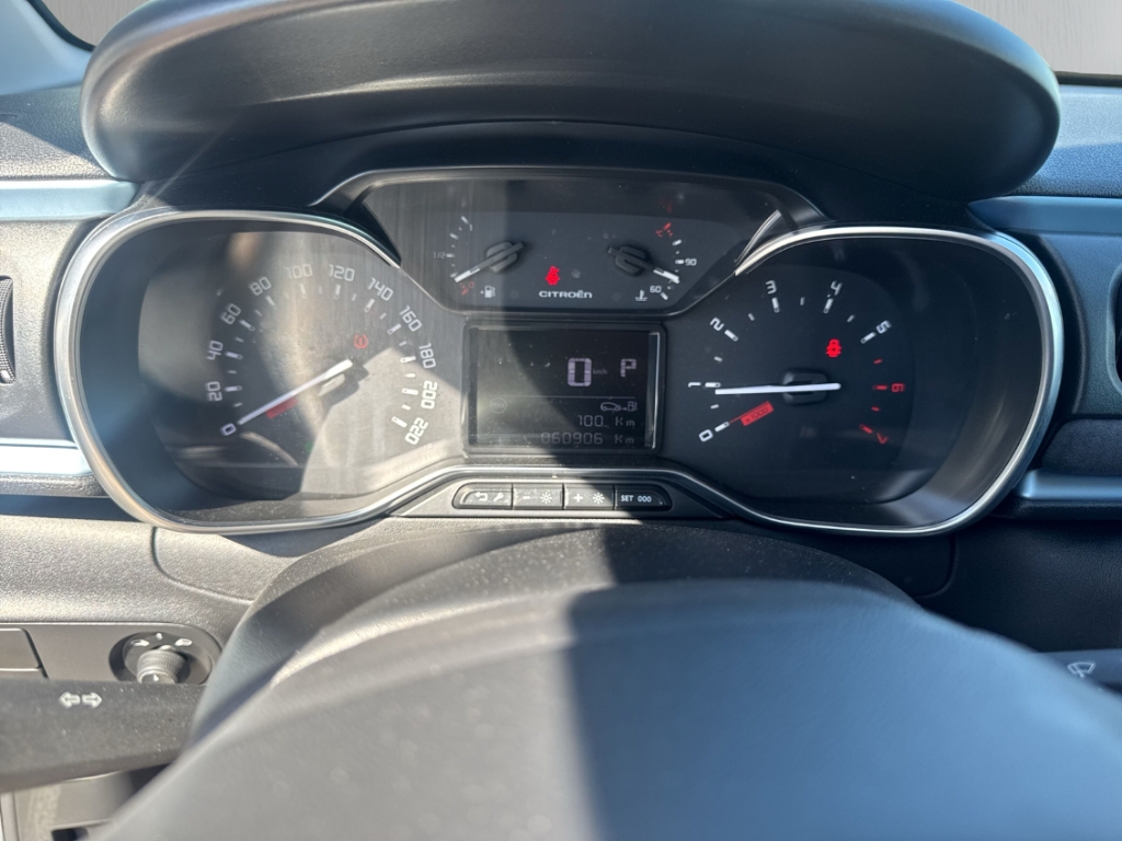 Fahrzeugabbildung Citroen C3 1.2 Puretech 110 AT Elle 1.Hand LED NAVI RKam SHZ PDC Allwetter