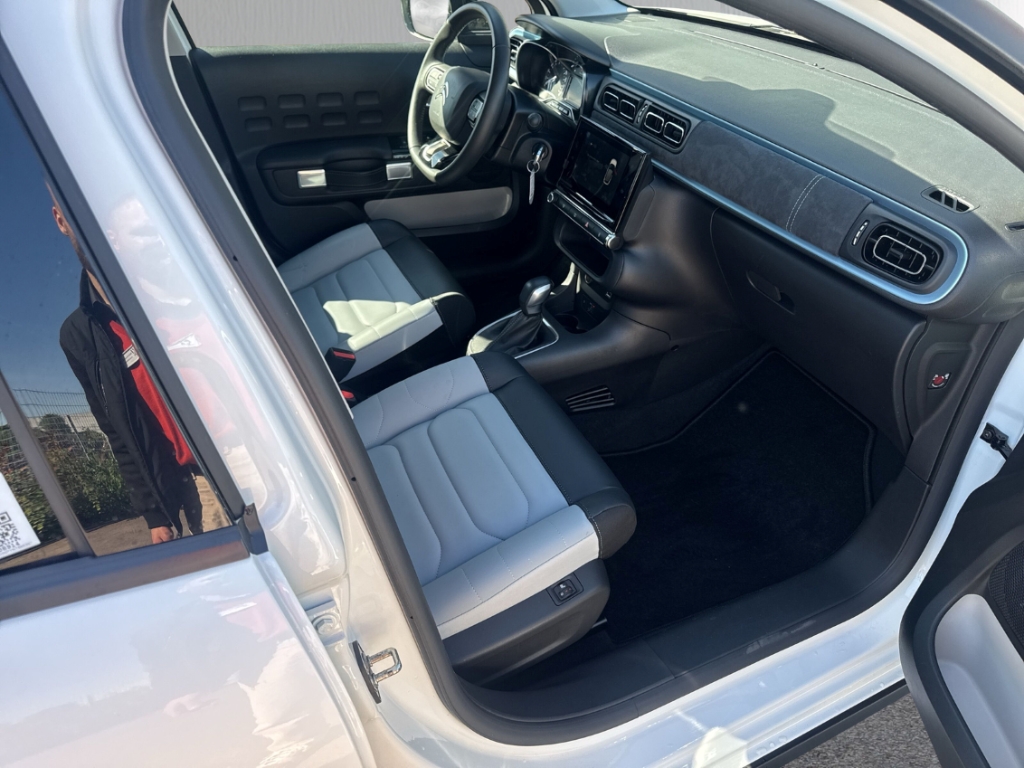 Fahrzeugabbildung Citroen C3 1.2 Puretech 110 AT Elle 1.Hand LED NAVI RKam SHZ PDC Allwetter