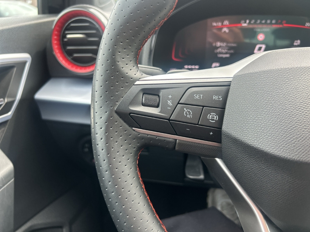 Fahrzeugabbildung SEAT Ibiza 1.0 TSI DSG FR NAVI LED SHZ GJR FullLink
