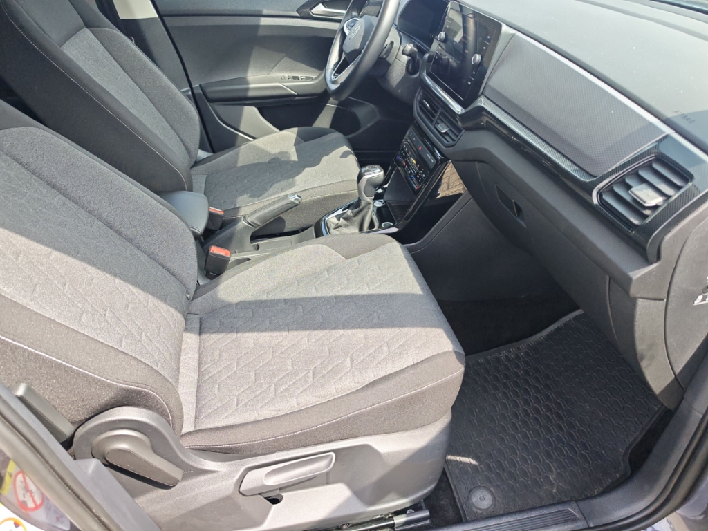 Fahrzeugabbildung Volkswagen T-Cross 1.0 TSI DSG Life LED IQ Drive SHZ LM17