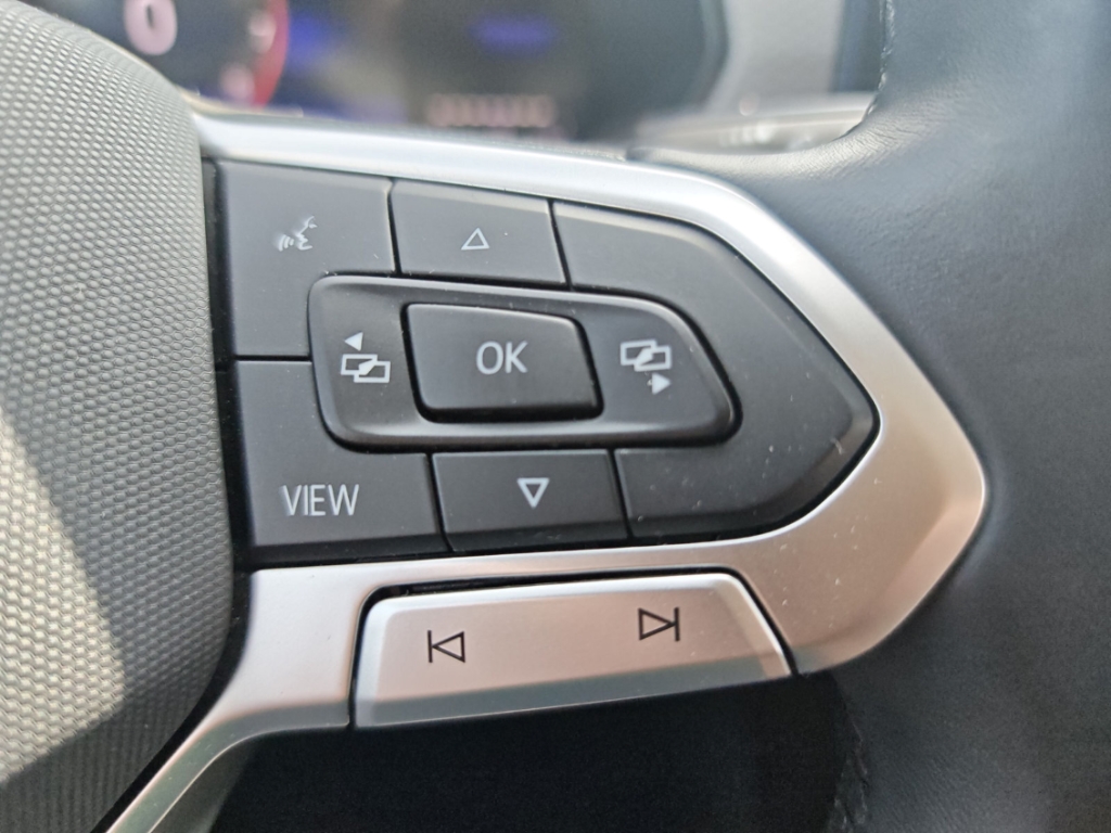 Fahrzeugabbildung Volkswagen T-Cross 1.0 TSI DSG Life LED IQ Drive SHZ LM17