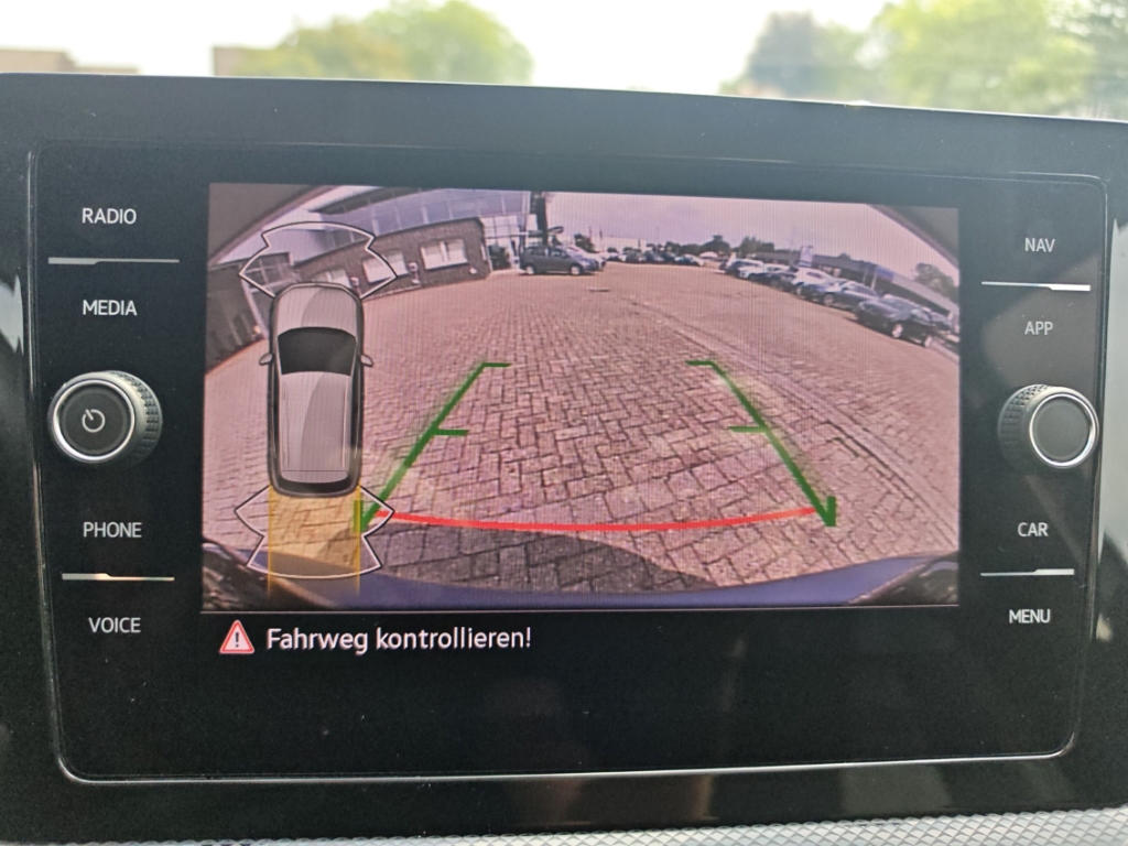 Fahrzeugabbildung Volkswagen T-Cross 1.0 TSI DSG Life LED IQ Drive SHZ LM17