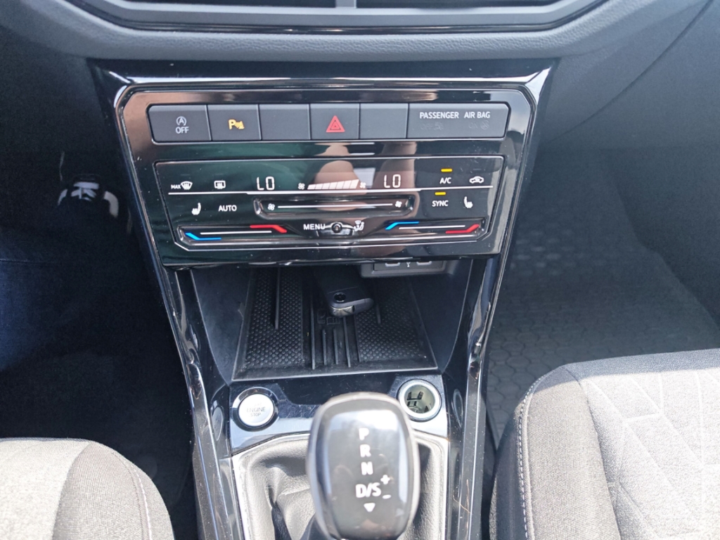 Fahrzeugabbildung Volkswagen T-Cross 1.0 TSI DSG Life LED IQ Drive SHZ LM17
