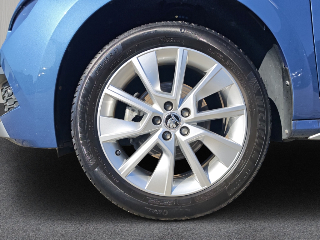 Fahrzeugabbildung SKODA Kamiq 1.0 TSI Style Navi Pano LED SHZ v+h R-Kam