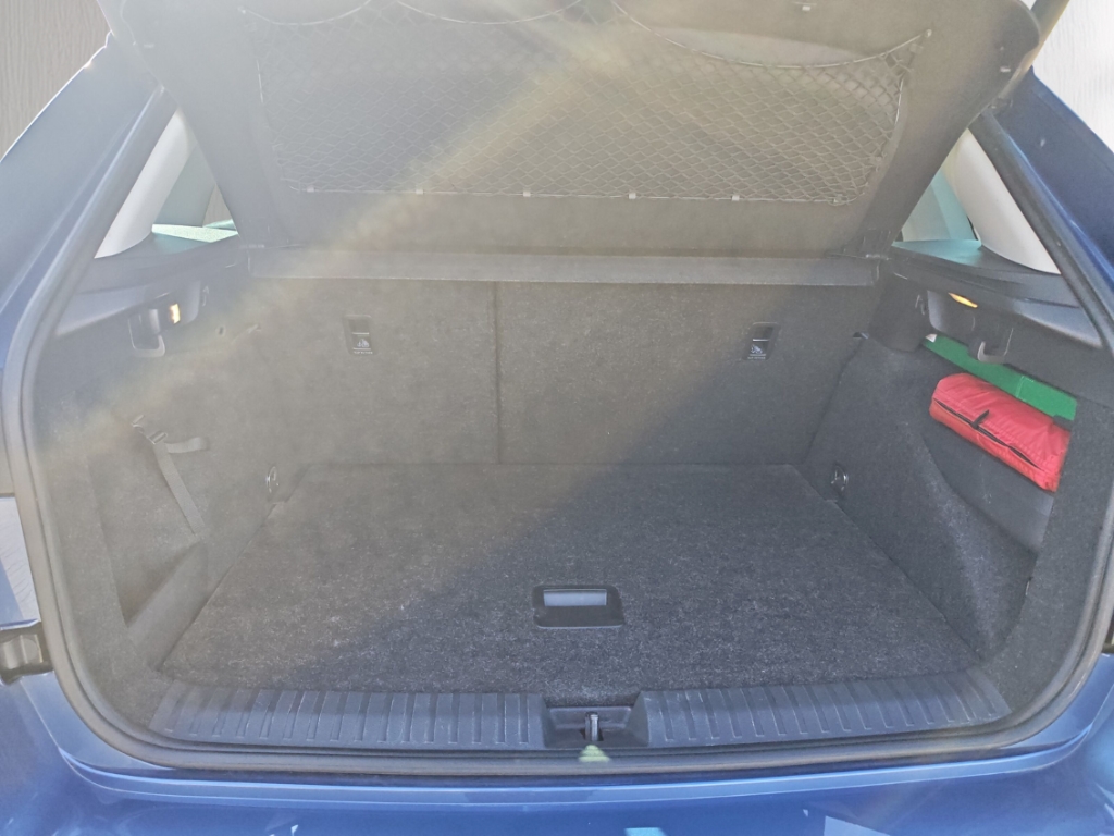Fahrzeugabbildung SKODA Kamiq 1.0 TSI Style Navi Pano LED SHZ v+h R-Kam