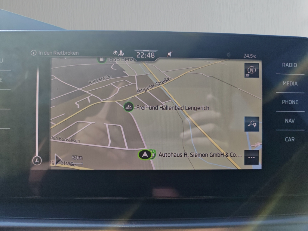 Fahrzeugabbildung SKODA Kamiq 1.0 TSI Style Navi Pano LED SHZ v+h R-Kam