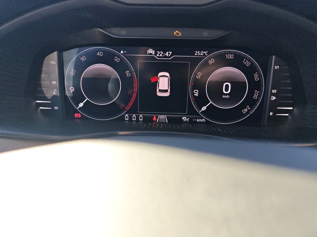 Fahrzeugabbildung SKODA Kamiq 1.0 TSI Style Navi Pano LED SHZ v+h R-Kam