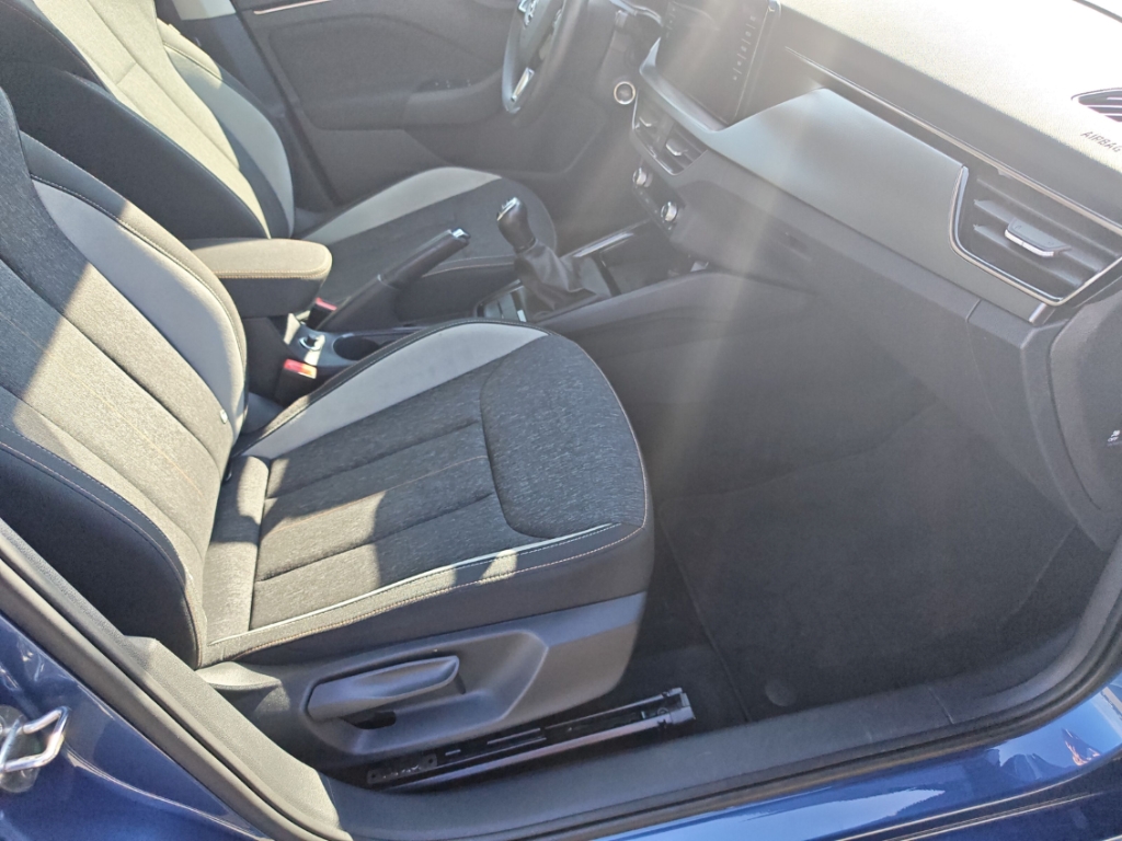 Fahrzeugabbildung SKODA Kamiq 1.0 TSI Style Navi Pano LED SHZ v+h R-Kam