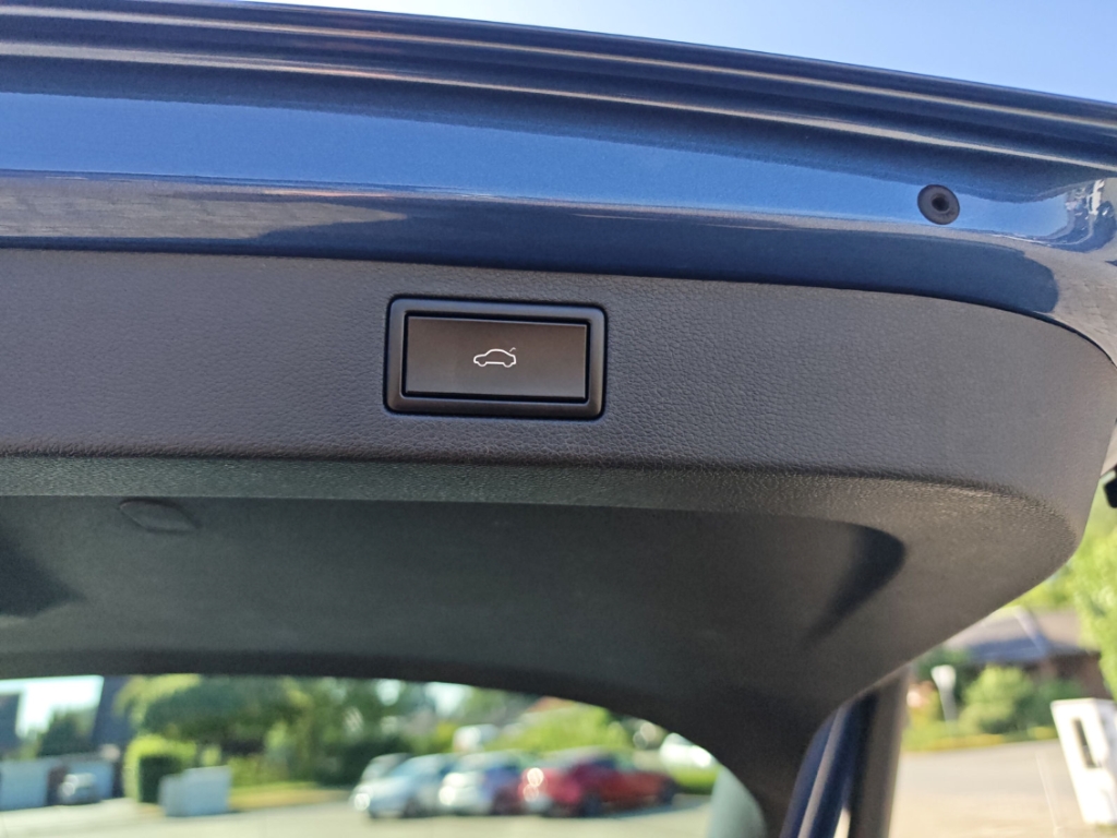 Fahrzeugabbildung SKODA Kamiq 1.0 TSI Style Navi Pano LED SHZ v+h R-Kam