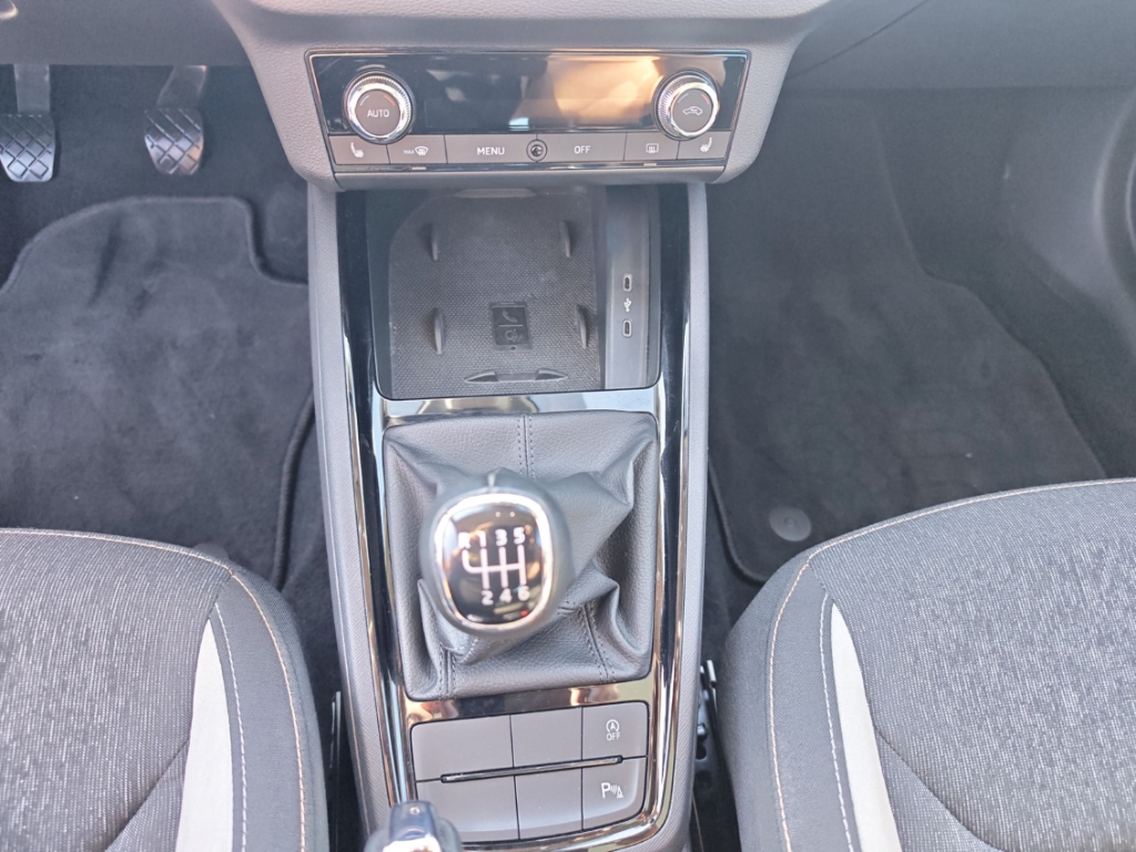 Fahrzeugabbildung SKODA Kamiq 1.0 TSI Style Navi Pano LED SHZ v+h R-Kam