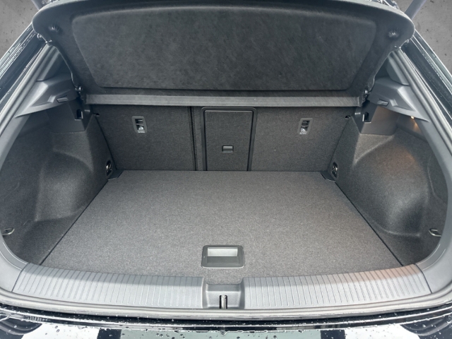 Fahrzeugabbildung Volkswagen T-Roc EU6e 1.5 TSI DSG Style LED Navi AHK Kamera Blac