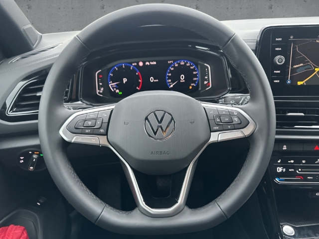 Fahrzeugabbildung Volkswagen T-Roc EU6e 1.5 TSI DSG Style LED Navi AHK Kamera Blac