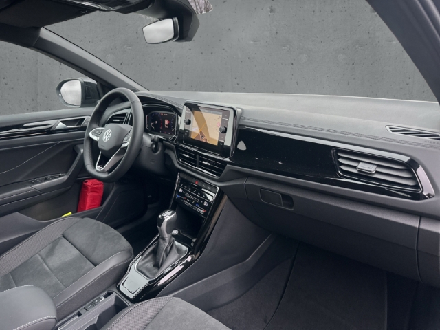 Fahrzeugabbildung Volkswagen T-Roc EU6e 1.5 TSI DSG Style LED Navi AHK Kamera Blac