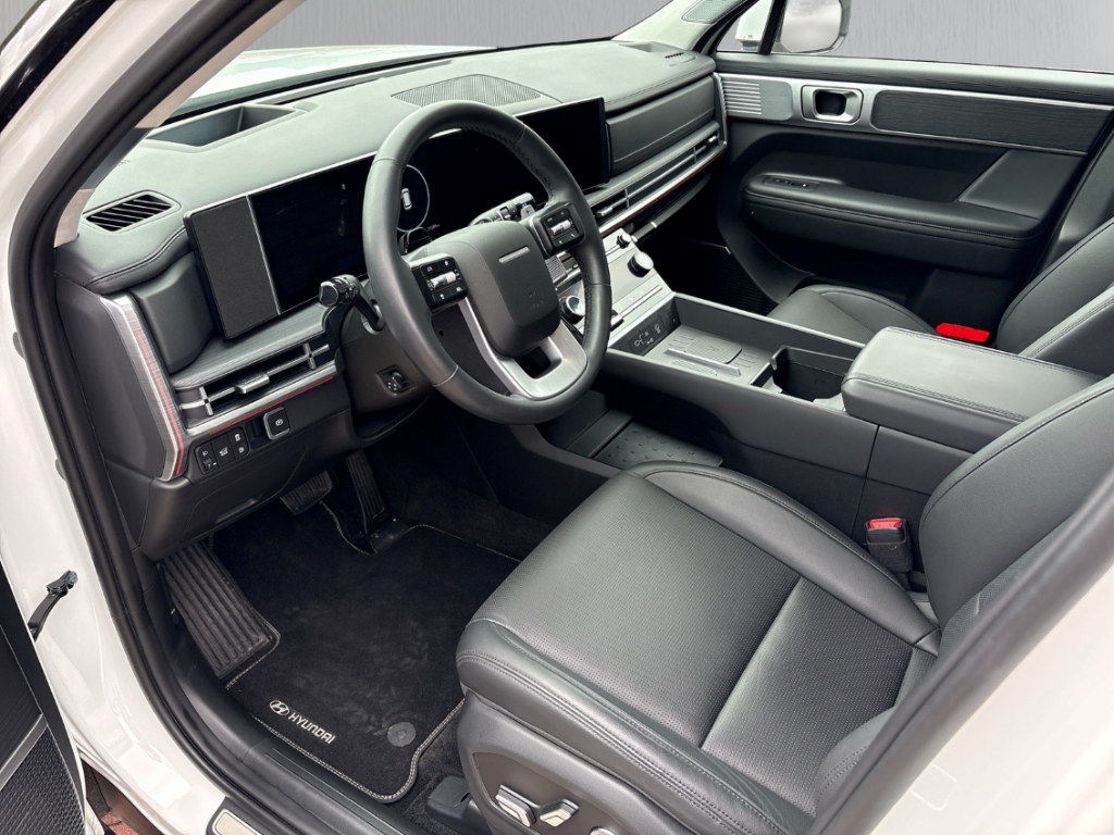 Fahrzeugabbildung Hyundai SANTA FE PHEV MY25 1.6 AT 4WD Signature Komf.P Tech.P AHK 5-Sitz Navi Leder Digi Cockpit