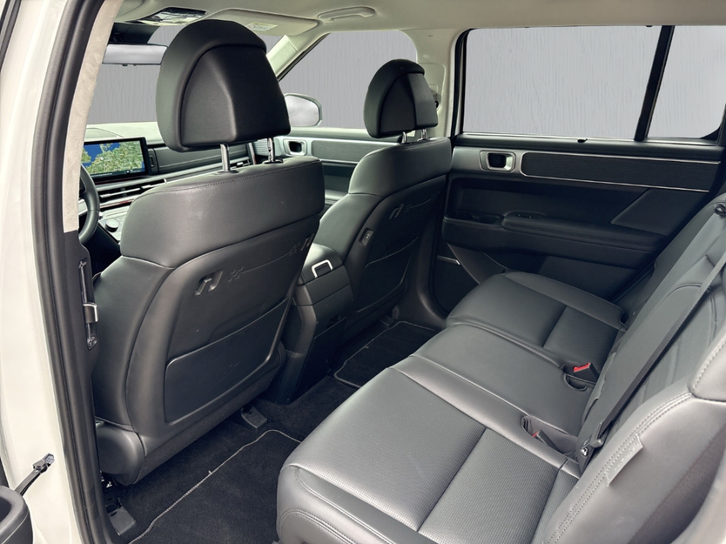Fahrzeugabbildung Hyundai SANTA FE PHEV MY25 1.6 AT 4WD Signature Komf.P Tech.P AHK 5-Sitz Navi Leder Digi Cockpit