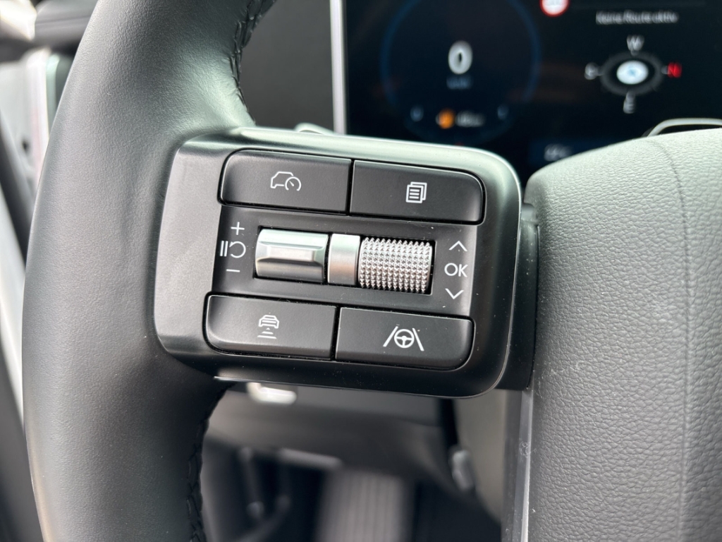 Fahrzeugabbildung Hyundai SANTA FE PHEV MY25 1.6 AT 4WD Signature Komf.P Tech.P AHK 5-Sitz Navi Leder Digi Cockpit