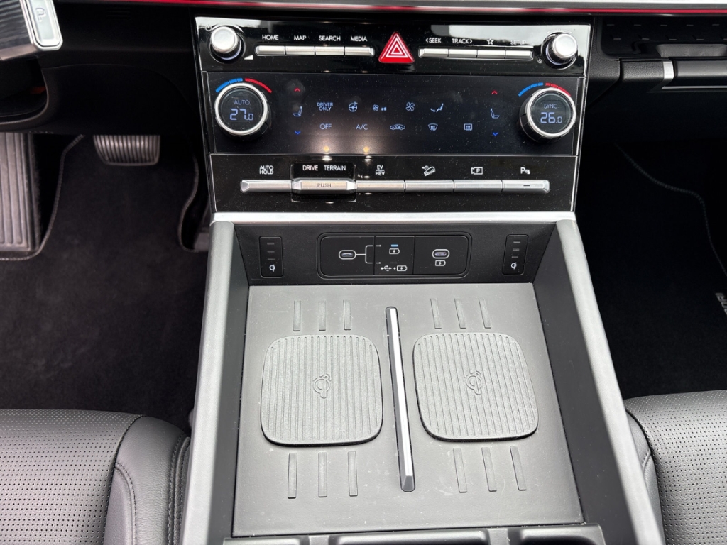 Fahrzeugabbildung Hyundai SANTA FE PHEV MY25 1.6 AT 4WD Signature Komf.P Tech.P AHK 5-Sitz Navi Leder Digi Cockpit