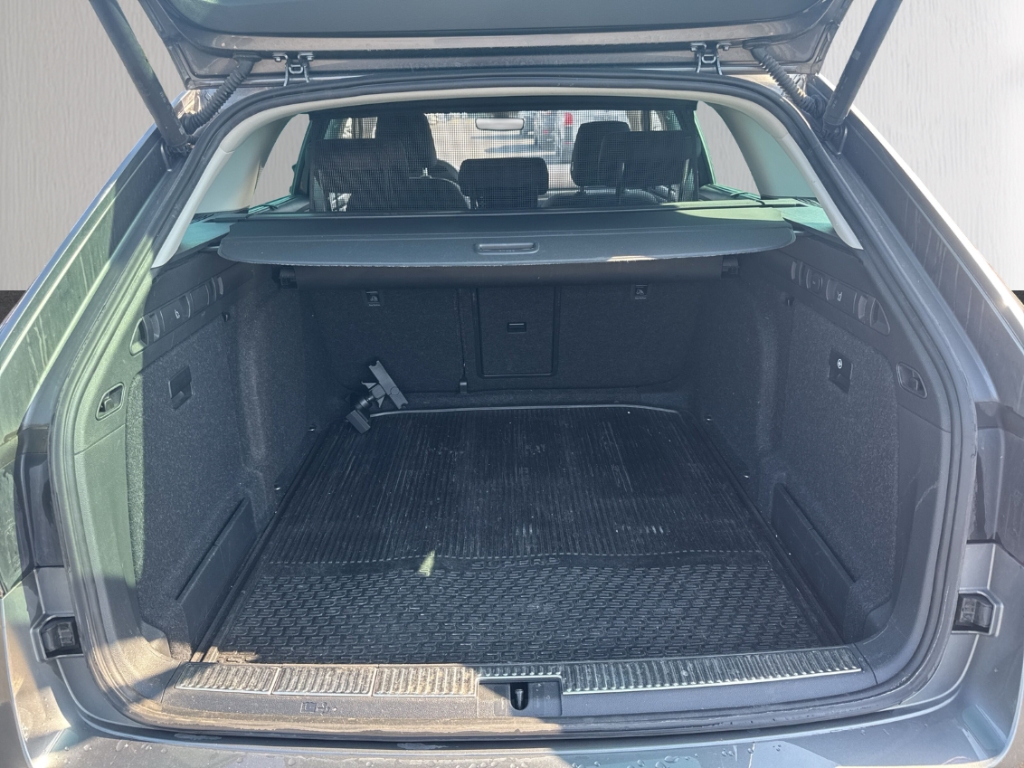 Fahrzeugabbildung SKODA Superb 2.0 TDI DSG Style AHK MatrLED SHZ PDCv+h