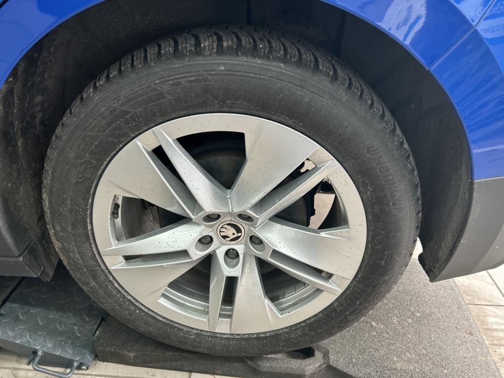 Fahrzeugabbildung SKODA Enyaq Loft 60 LOFT AHK LED SHZ NAVI PDC FrontAss R