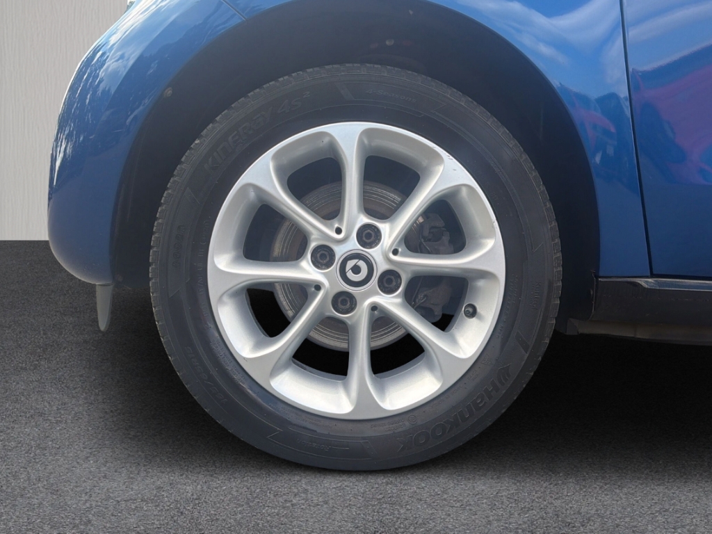 Fahrzeugabbildung Smart forfour 1.0 passion PDC hi SHZ Klima AUX Bluetoo