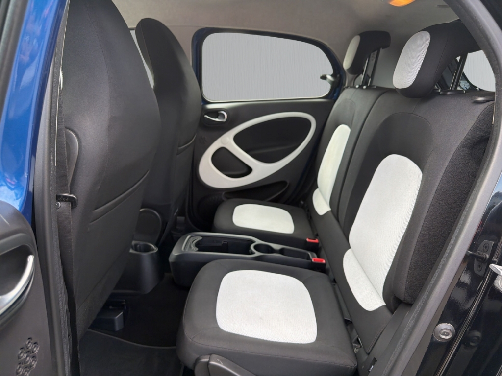 Fahrzeugabbildung Smart forfour 1.0 passion PDC hi SHZ Klima AUX Bluetoo
