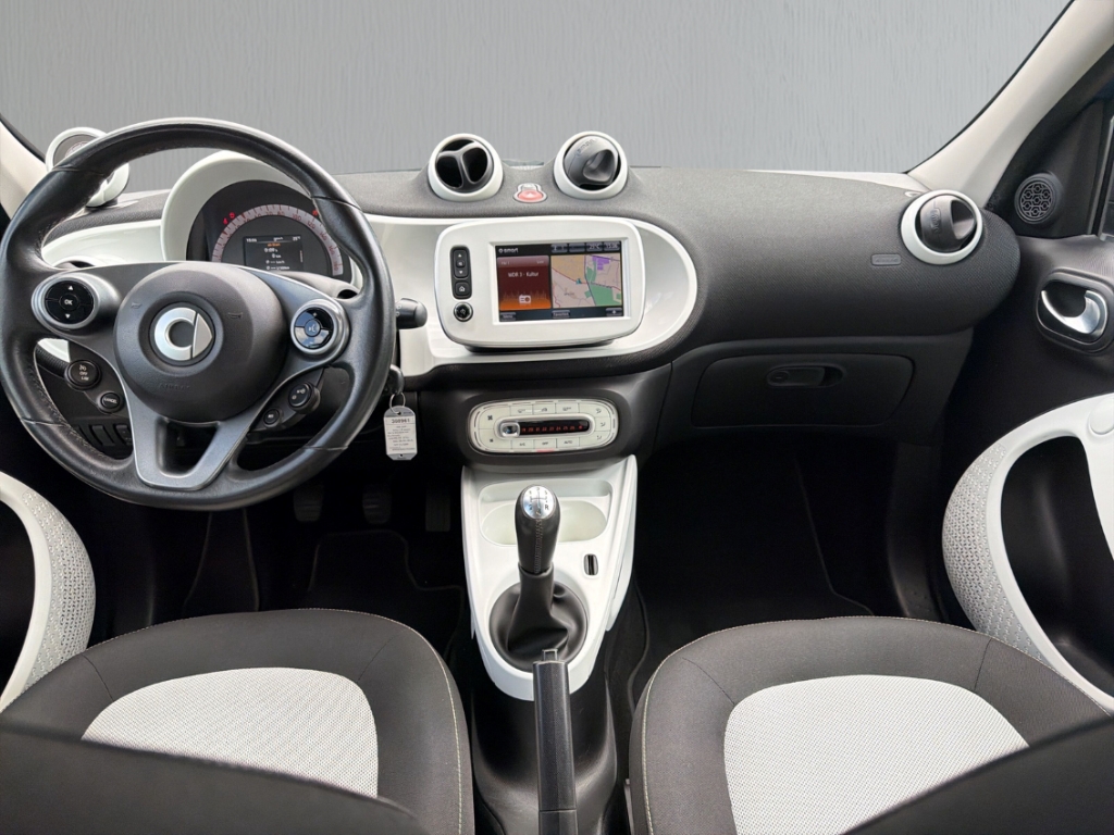 Fahrzeugabbildung Smart forfour 1.0 passion PDC hi SHZ Klima AUX Bluetoo