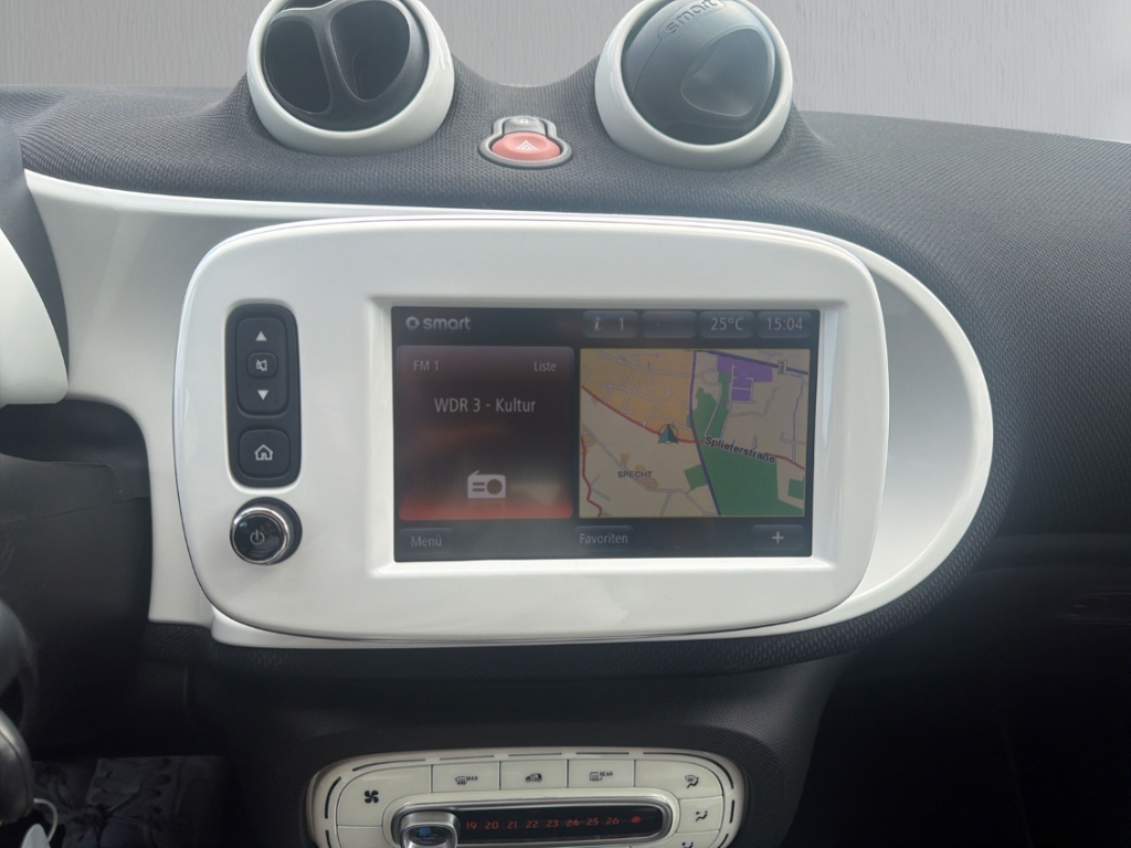 Fahrzeugabbildung Smart forfour 1.0 passion PDC hi SHZ Klima AUX Bluetoo