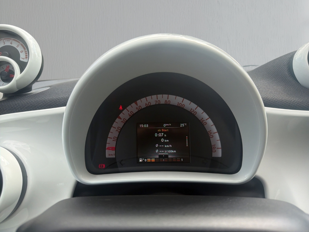 Fahrzeugabbildung Smart forfour 1.0 passion PDC hi SHZ Klima AUX Bluetoo