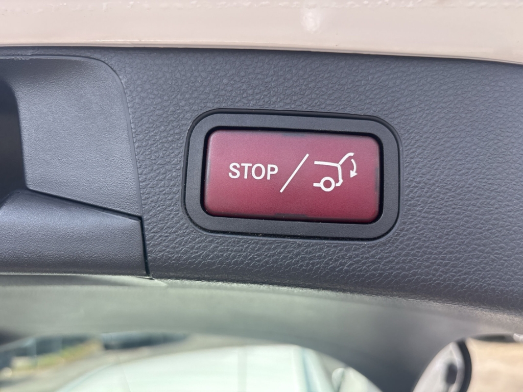 Fahrzeugabbildung Mercedes-Benz C 180 AVANTGARDE AHK LED LEDER NAV KLIM SHZ AMBI