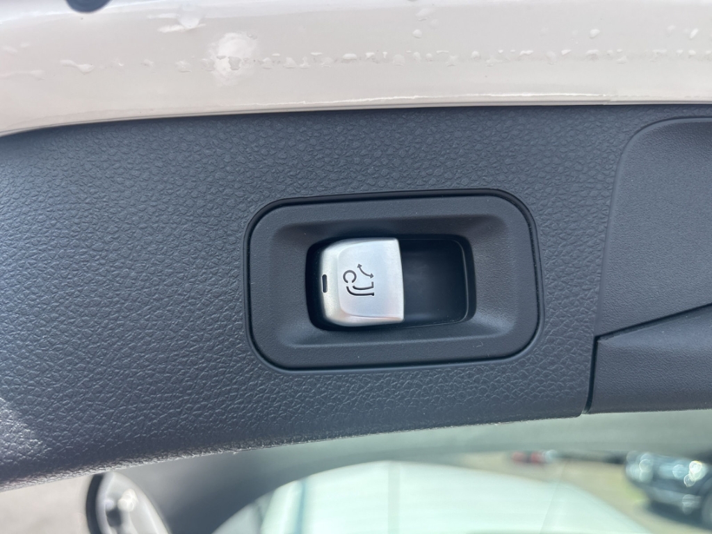 Fahrzeugabbildung Mercedes-Benz C 180 AVANTGARDE AHK LED LEDER NAV KLIM SHZ AMBI